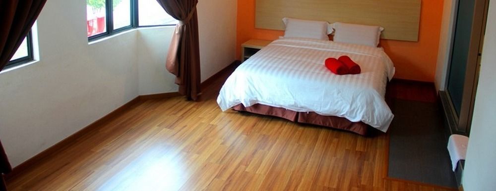 Hotel Oyo 1158 906 Airport à Malacca Extérieur photo
