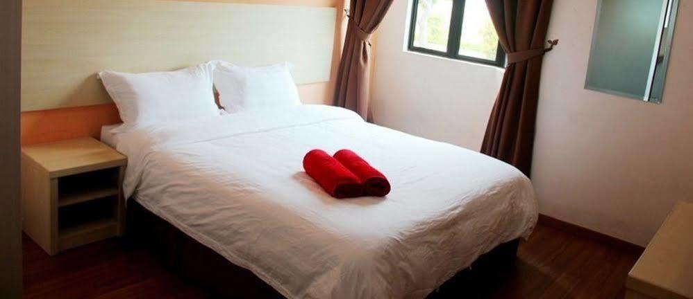 Hotel Oyo 1158 906 Airport à Malacca Extérieur photo