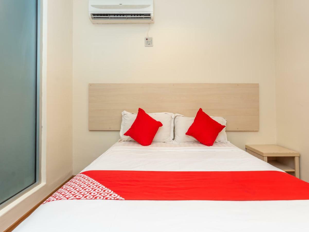 Hotel Oyo 1158 906 Airport à Malacca Extérieur photo