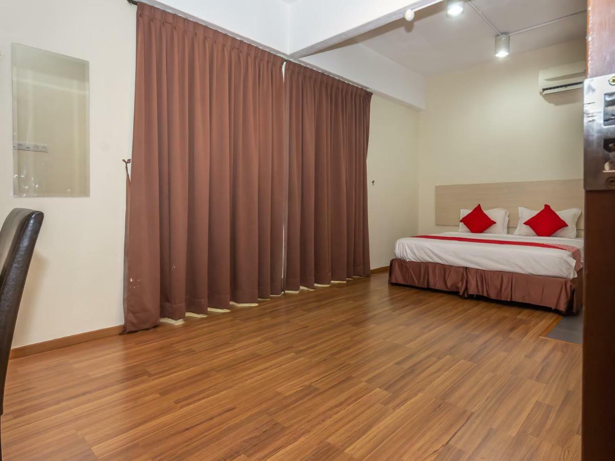 Hotel Oyo 1158 906 Airport à Malacca Extérieur photo