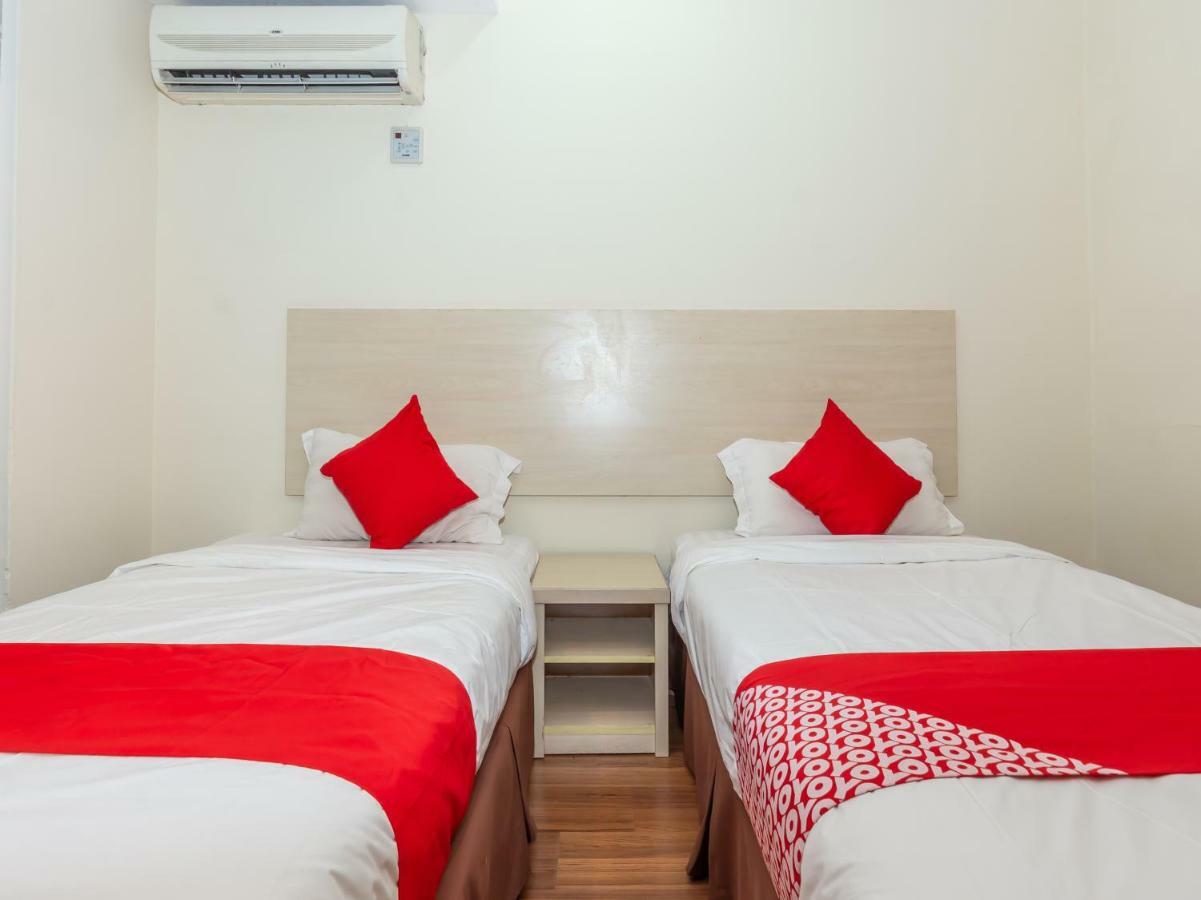 Hotel Oyo 1158 906 Airport à Malacca Extérieur photo