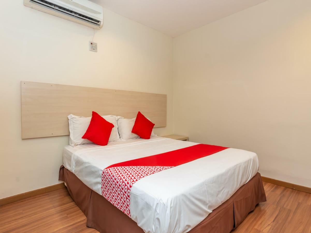Hotel Oyo 1158 906 Airport à Malacca Extérieur photo