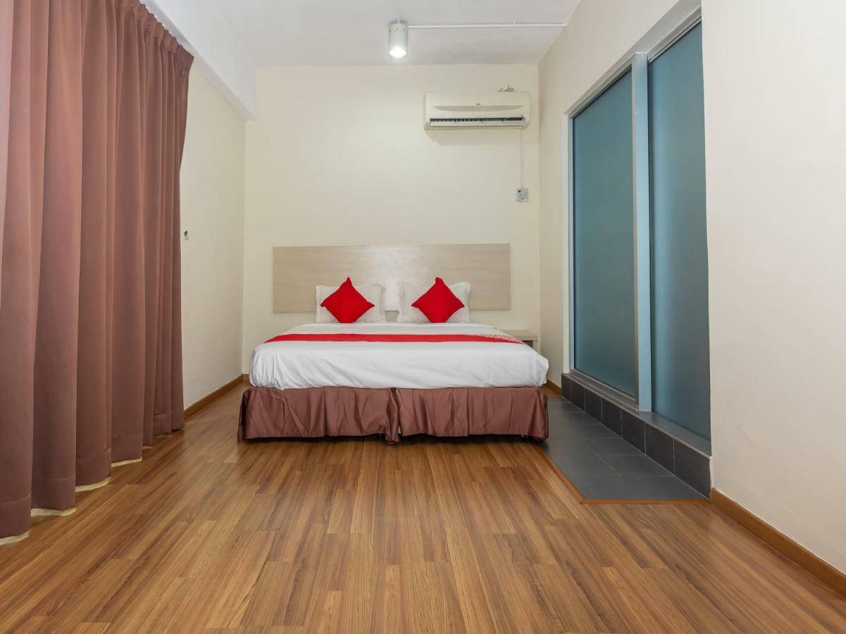 Hotel Oyo 1158 906 Airport à Malacca Extérieur photo