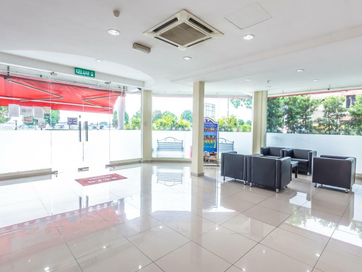 Hotel Oyo 1158 906 Airport à Malacca Extérieur photo