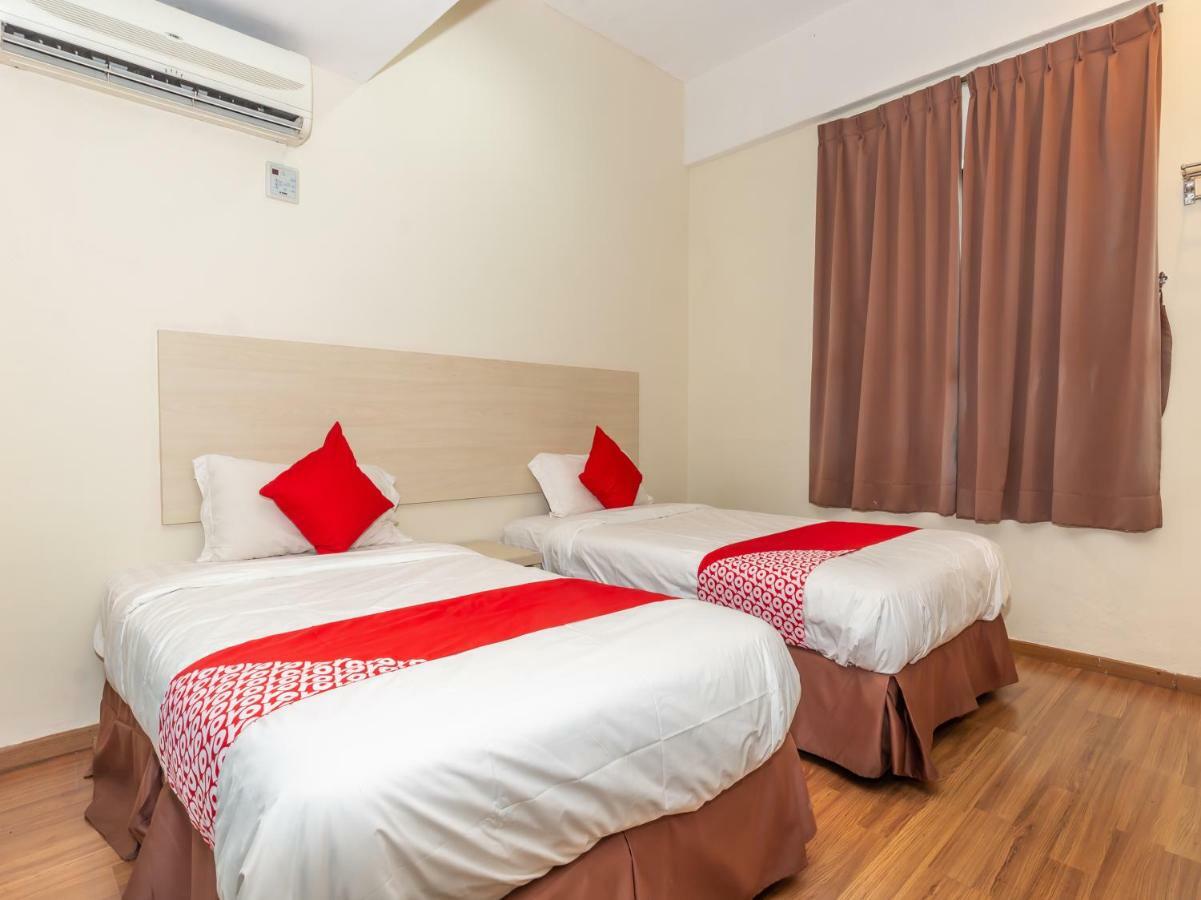 Hotel Oyo 1158 906 Airport à Malacca Extérieur photo