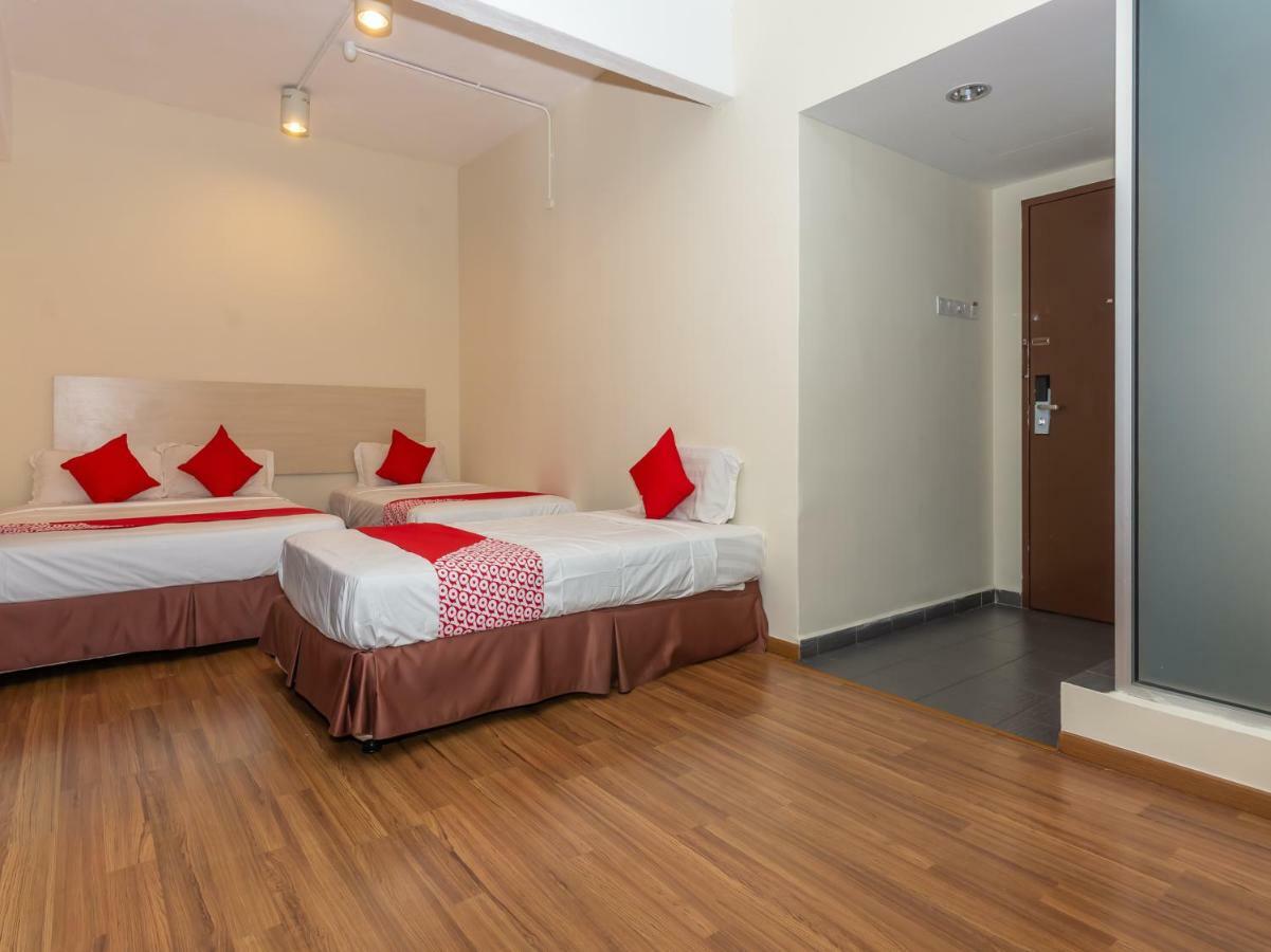 Hotel Oyo 1158 906 Airport à Malacca Extérieur photo