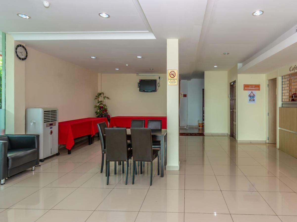 Hotel Oyo 1158 906 Airport à Malacca Extérieur photo