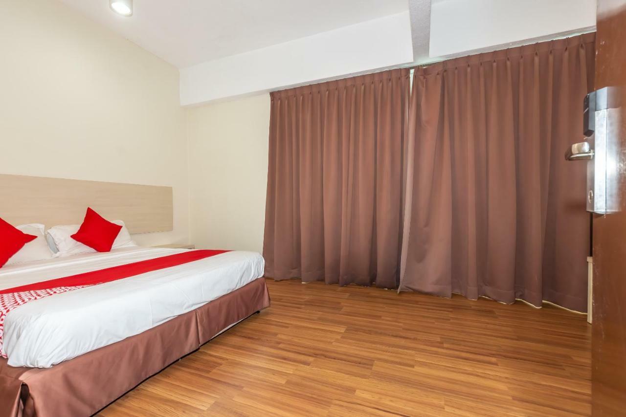 Hotel Oyo 1158 906 Airport à Malacca Extérieur photo