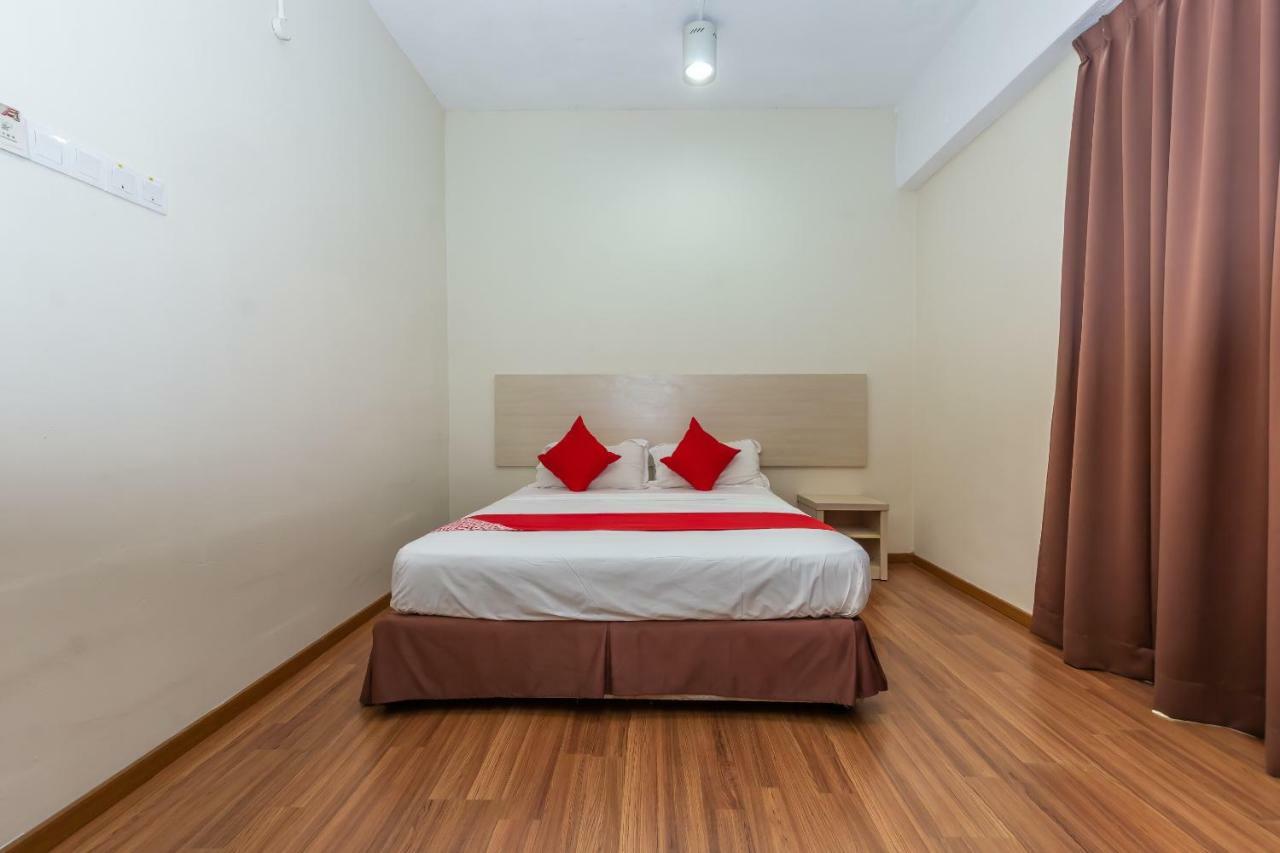 Hotel Oyo 1158 906 Airport à Malacca Extérieur photo