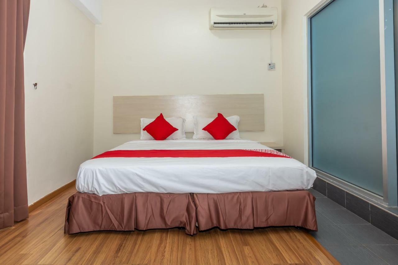 Hotel Oyo 1158 906 Airport à Malacca Extérieur photo